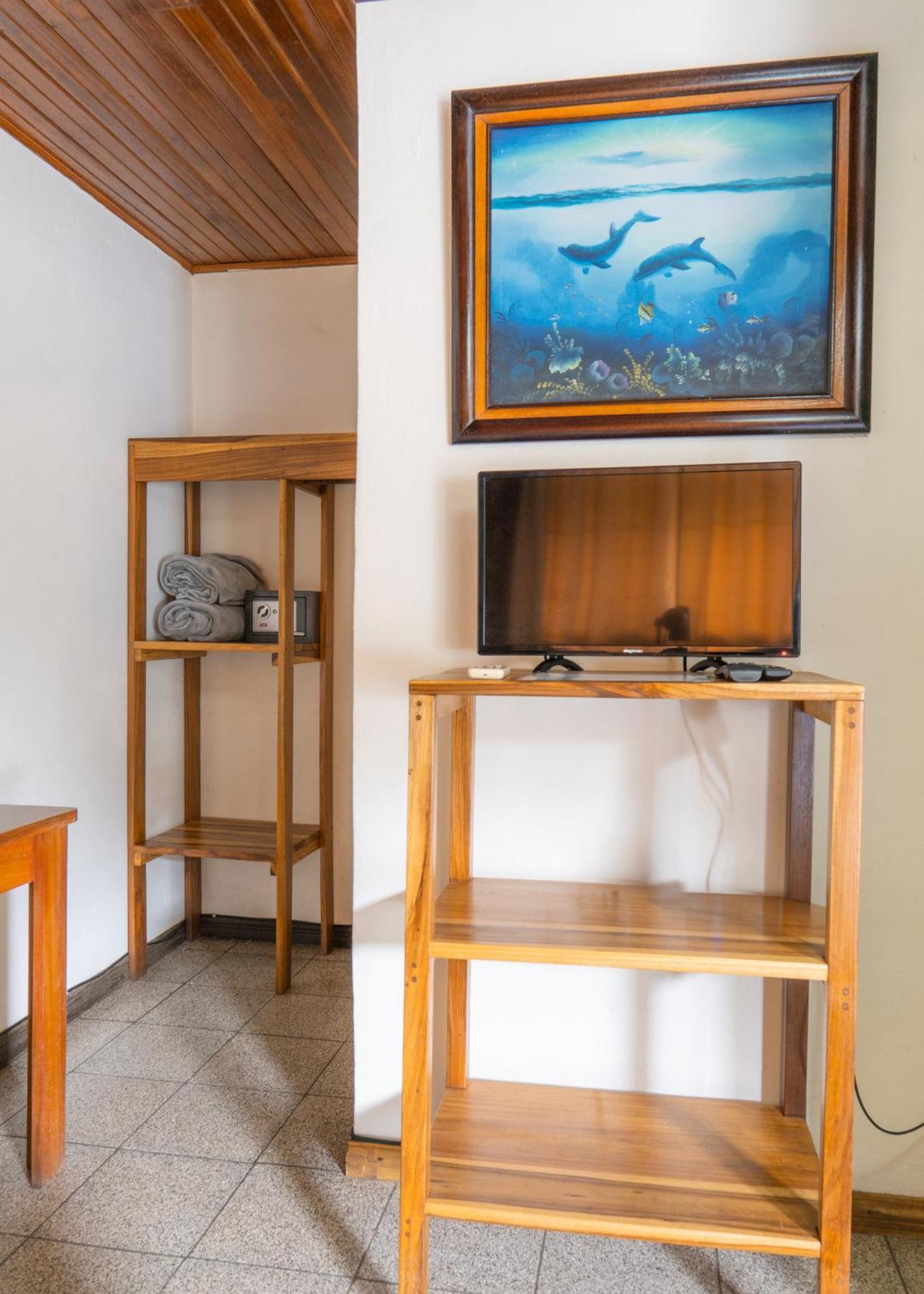 Cabinas Arrecife Cahuita Exterior photo
