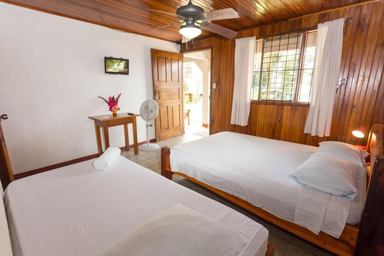 Cabinas Arrecife Cahuita Exterior photo