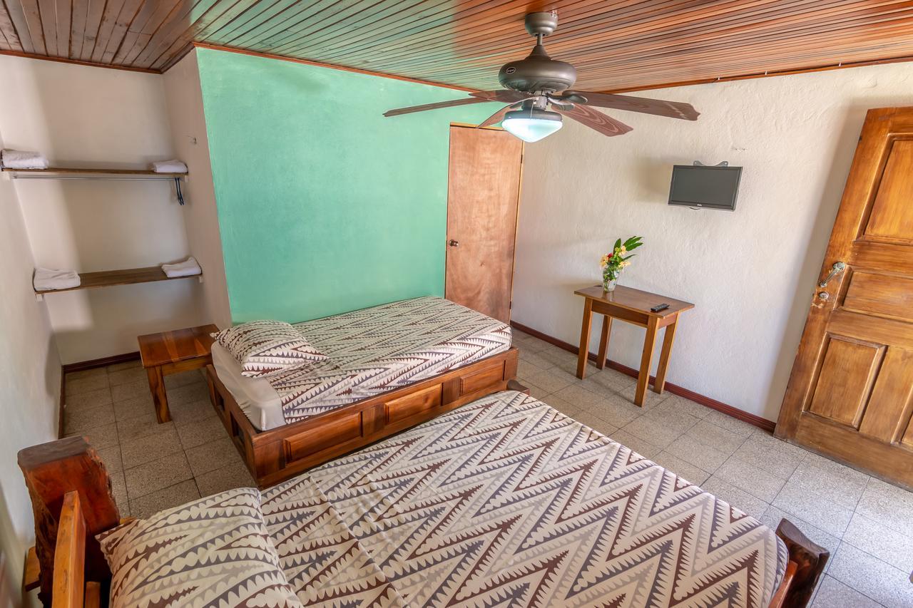 Cabinas Arrecife Cahuita Exterior photo